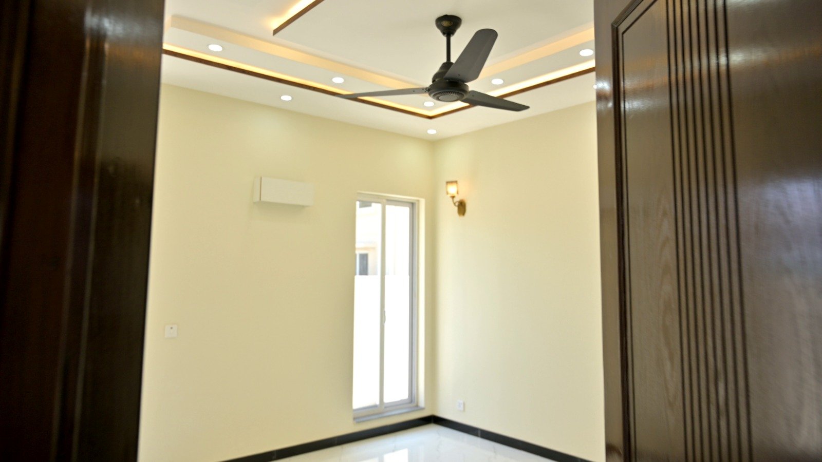10 Marla House for Sale in Bahria Town Lahore