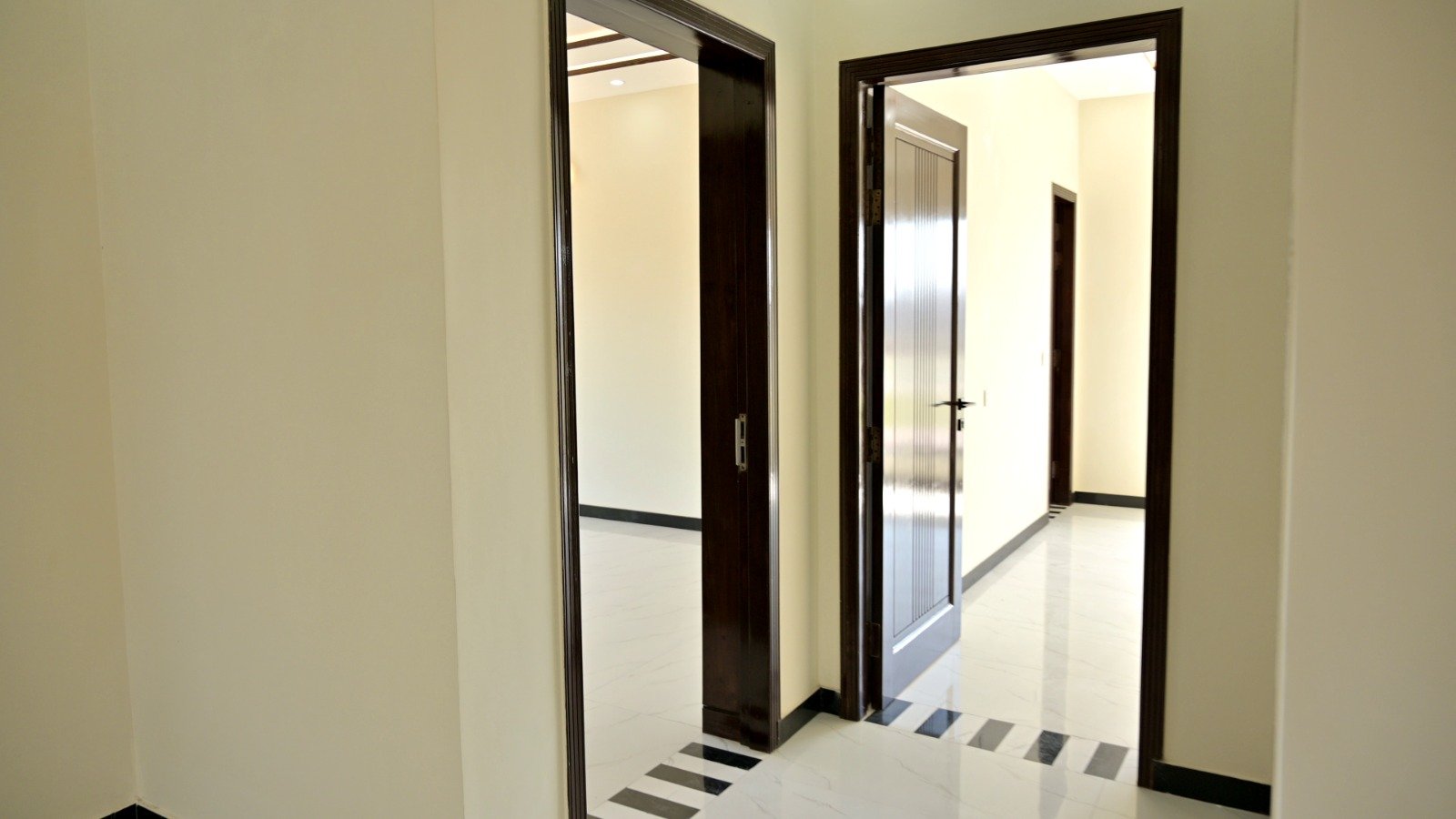 10 Marla House for Sale in Bahria Town Lahore