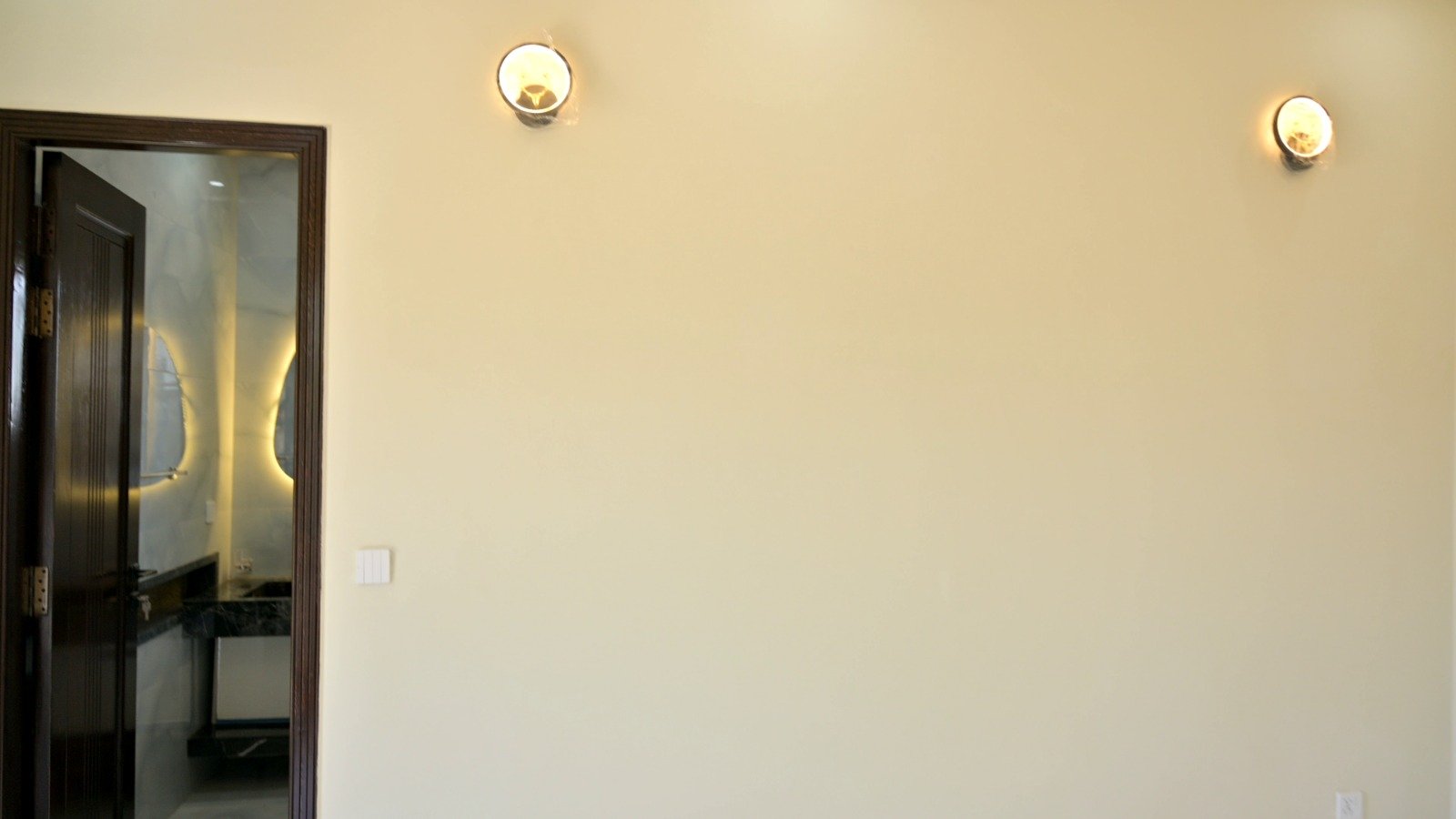 10 Marla House for Sale in Bahria Town Lahore