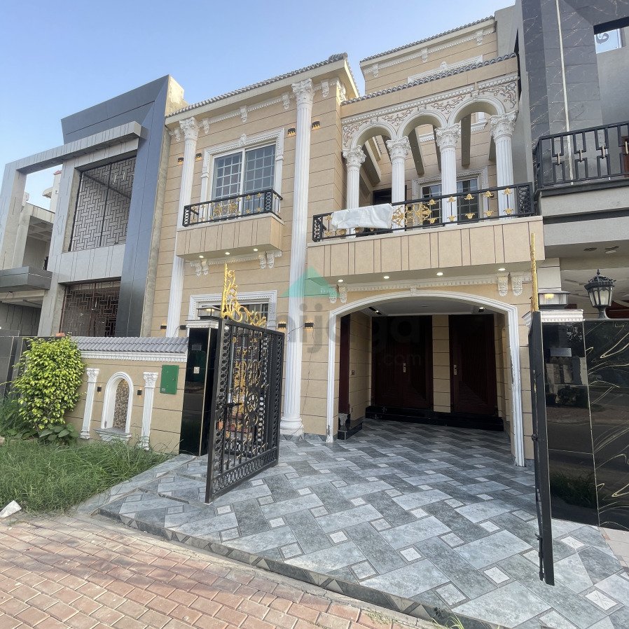 5 Marla ultra Modern design House for sale in Bahria Town Lahore