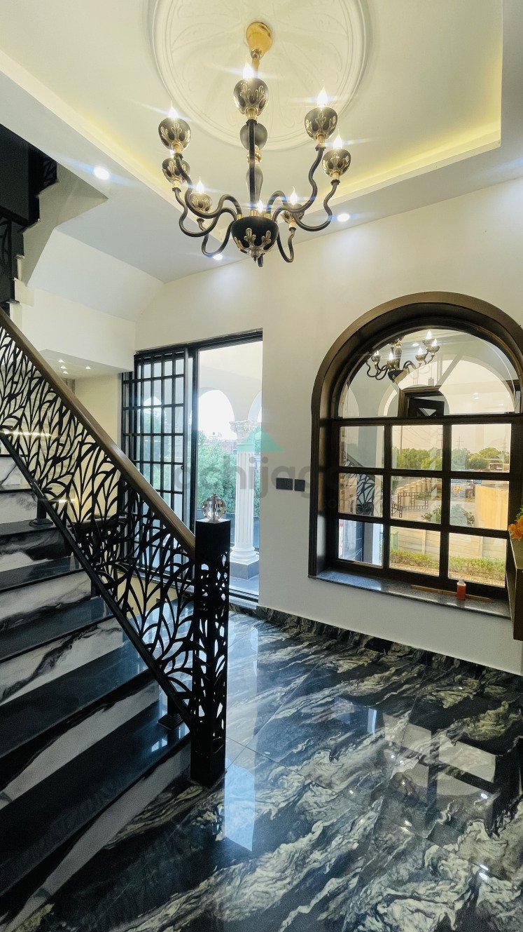 10 Marla Brand New House for Sale in Hussain Block Bahria Town Lahore