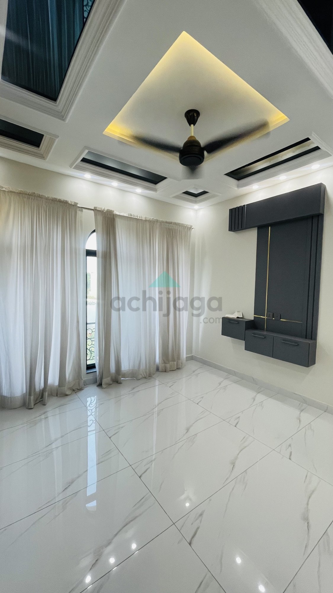 10 Marla Brand New House for Sale in Hussain Block Bahria Town Lahore