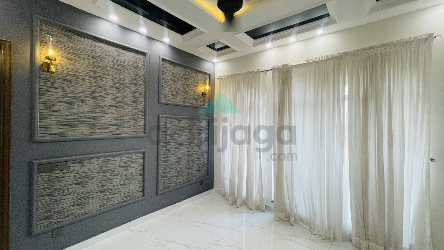 10 Marla Brand New House for Sale in Hussain Block Bahria Town Lahore