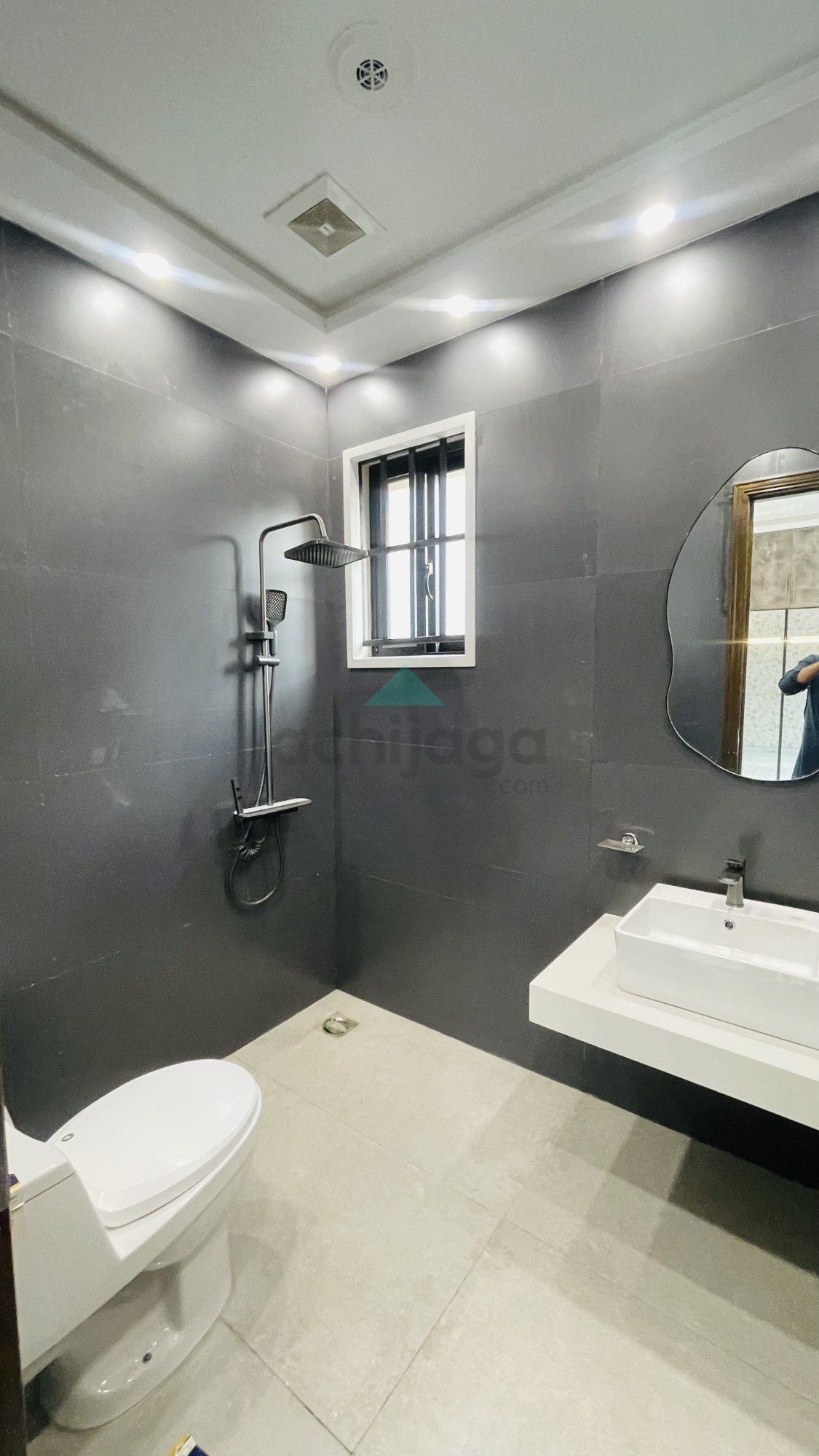 10 Marla Brand New House for Sale in Hussain Block Bahria Town Lahore
