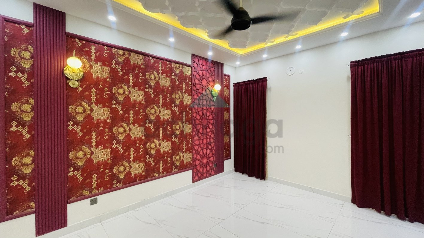 10 Marla Brand New House for Sale in Hussain Block Bahria Town Lahore