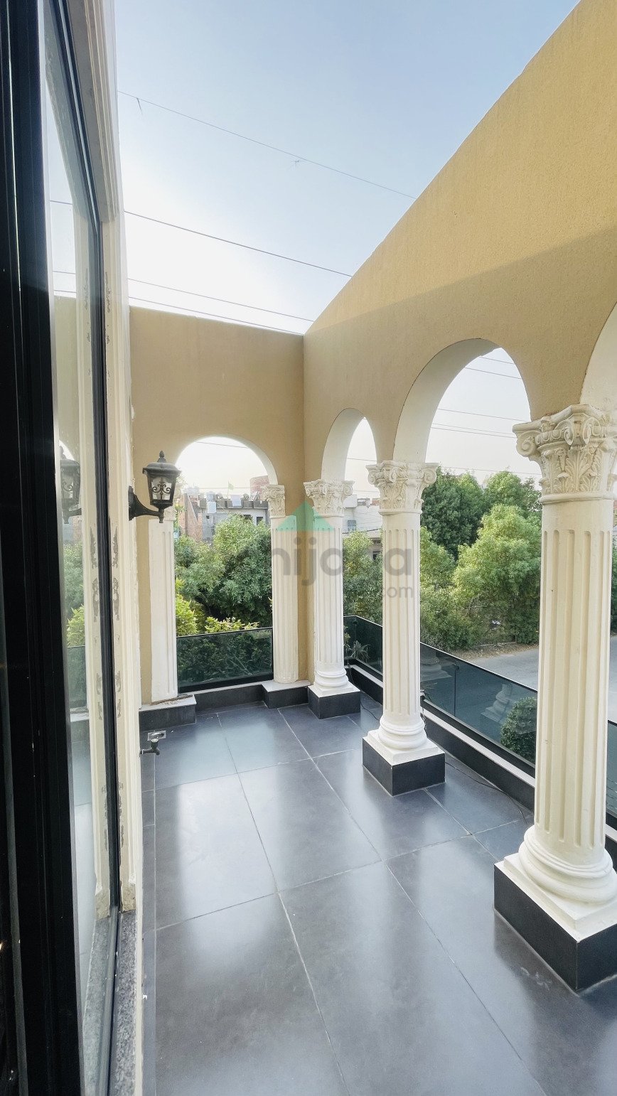 10 Marla Brand New House for Sale in Hussain Block Bahria Town Lahore