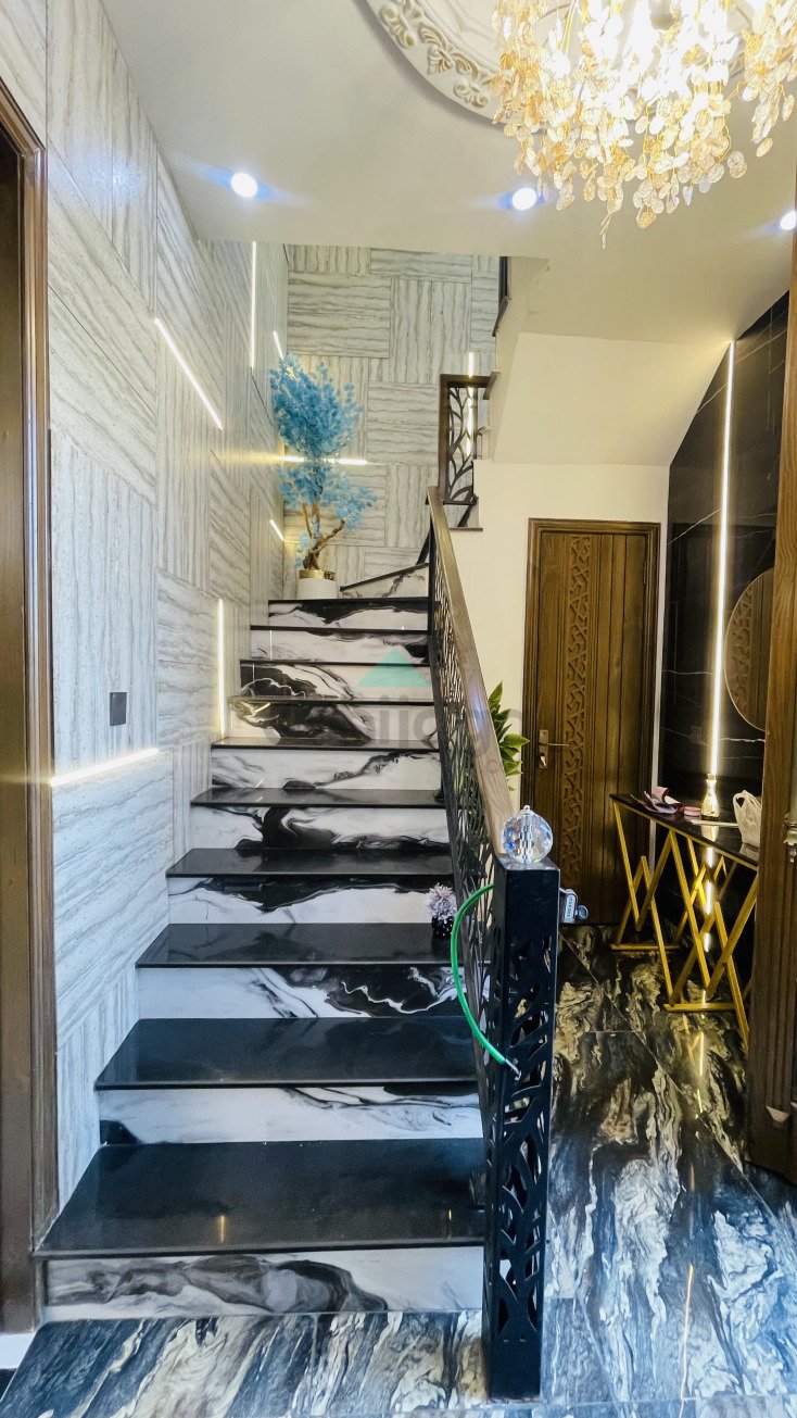 10 Marla Brand New House for Sale in Hussain Block Bahria Town Lahore