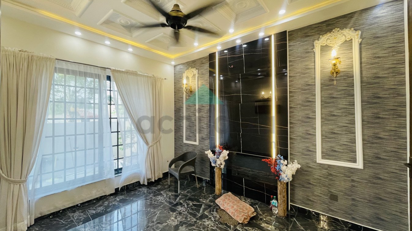 10 Marla Brand New House for Sale in Hussain Block Bahria Town Lahore
