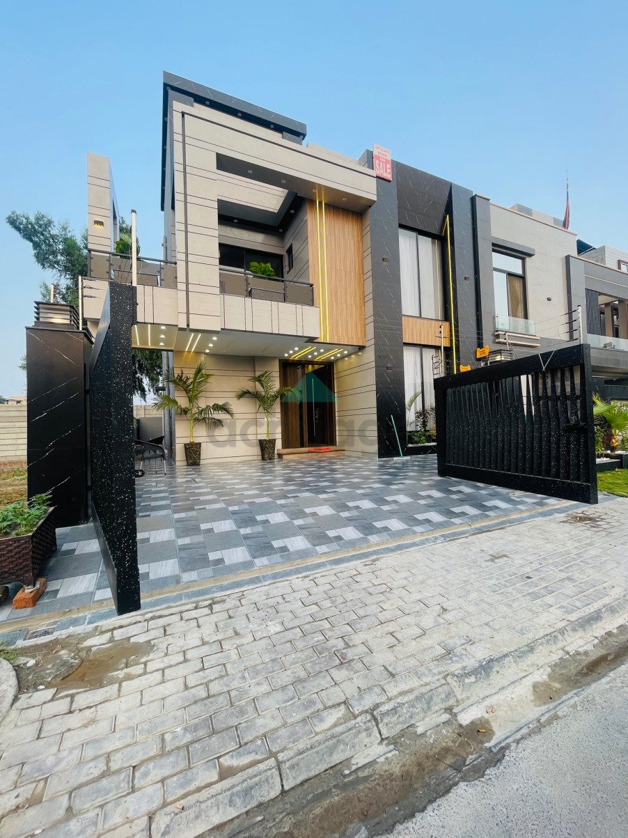 10 Marla semi furnished House for sale In Bahria Town Lahore