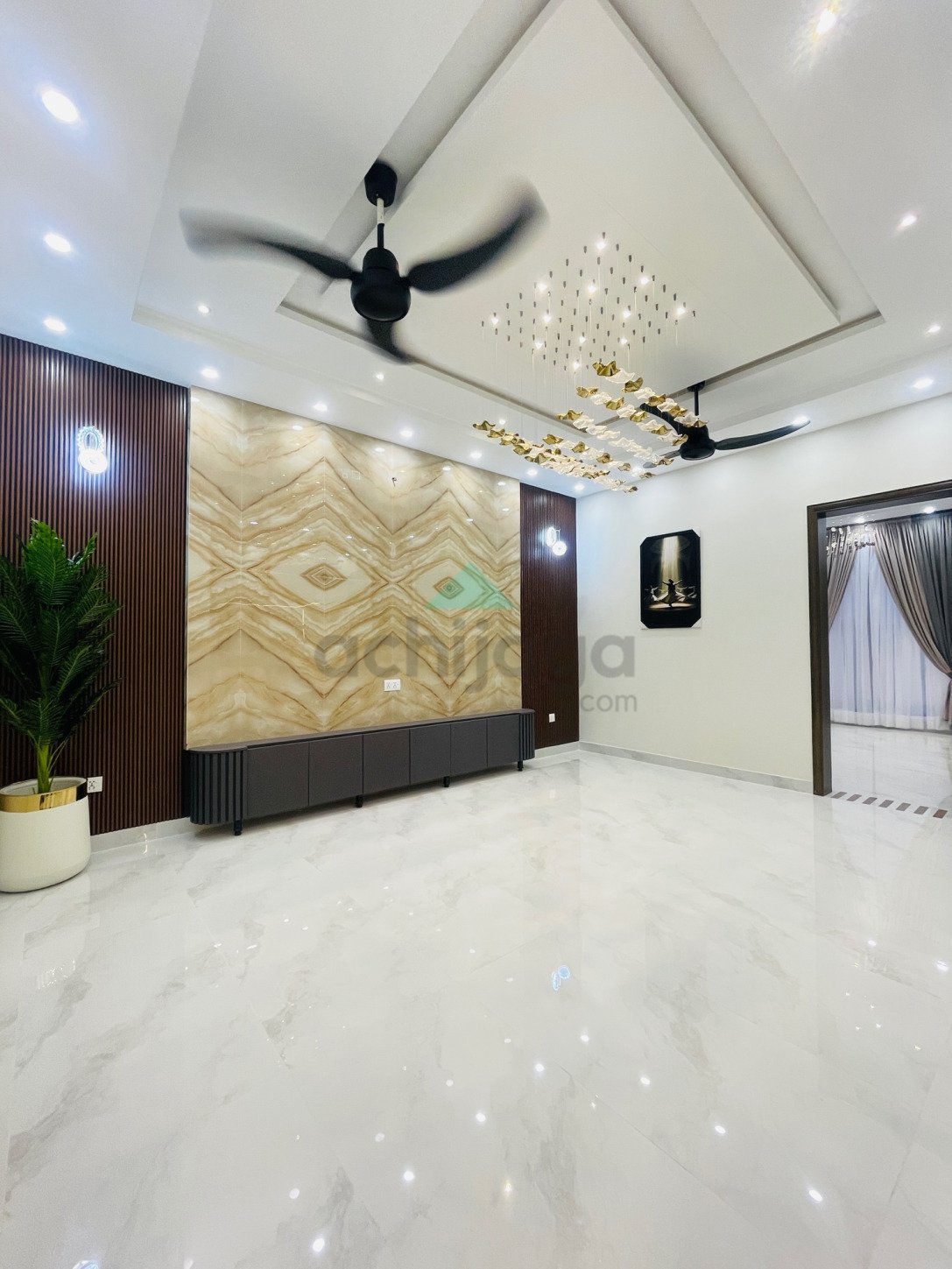 10 Marla semi furnished House for sale In Bahria Town Lahore