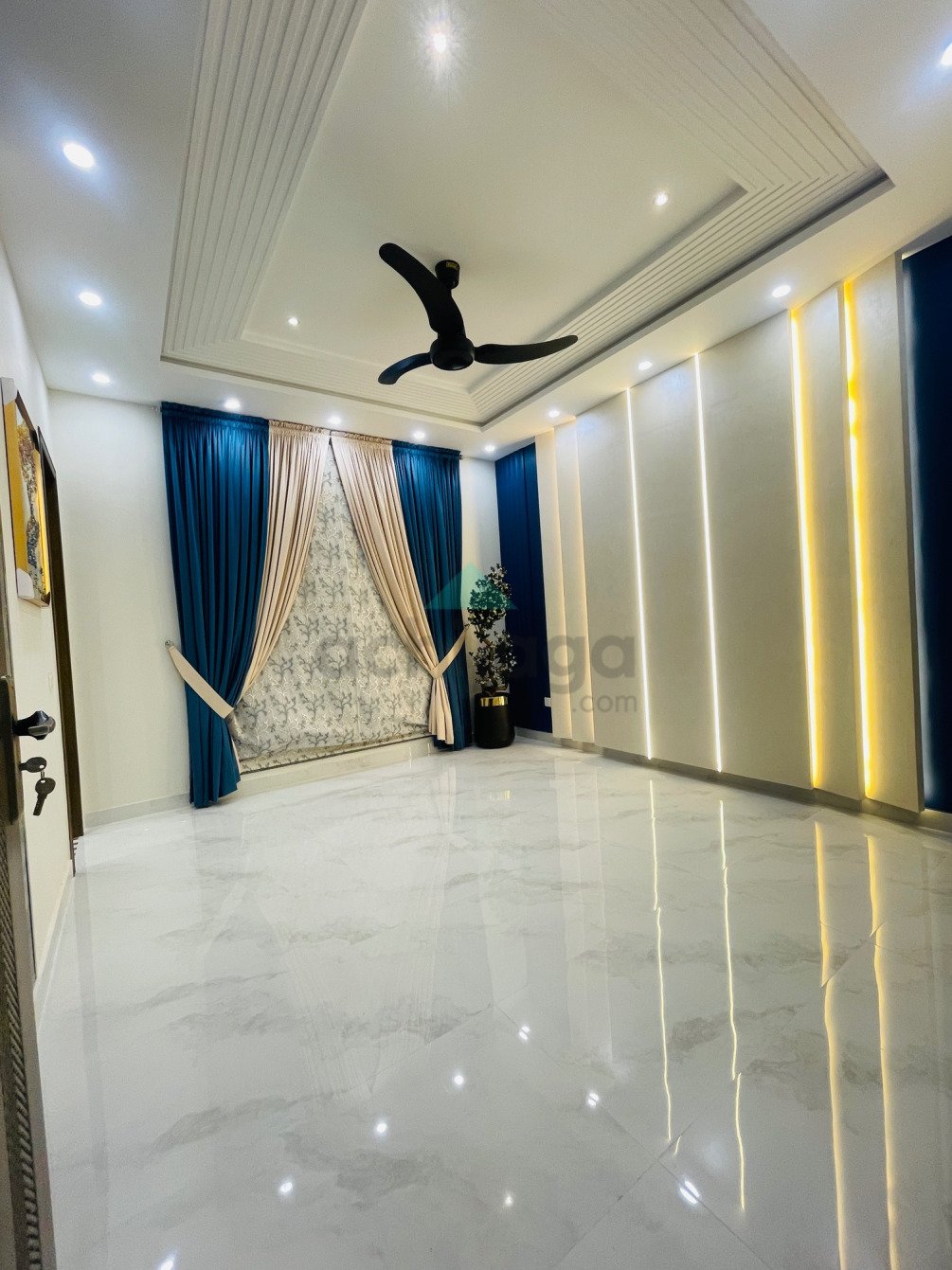 10 Marla semi furnished House for sale In Bahria Town Lahore