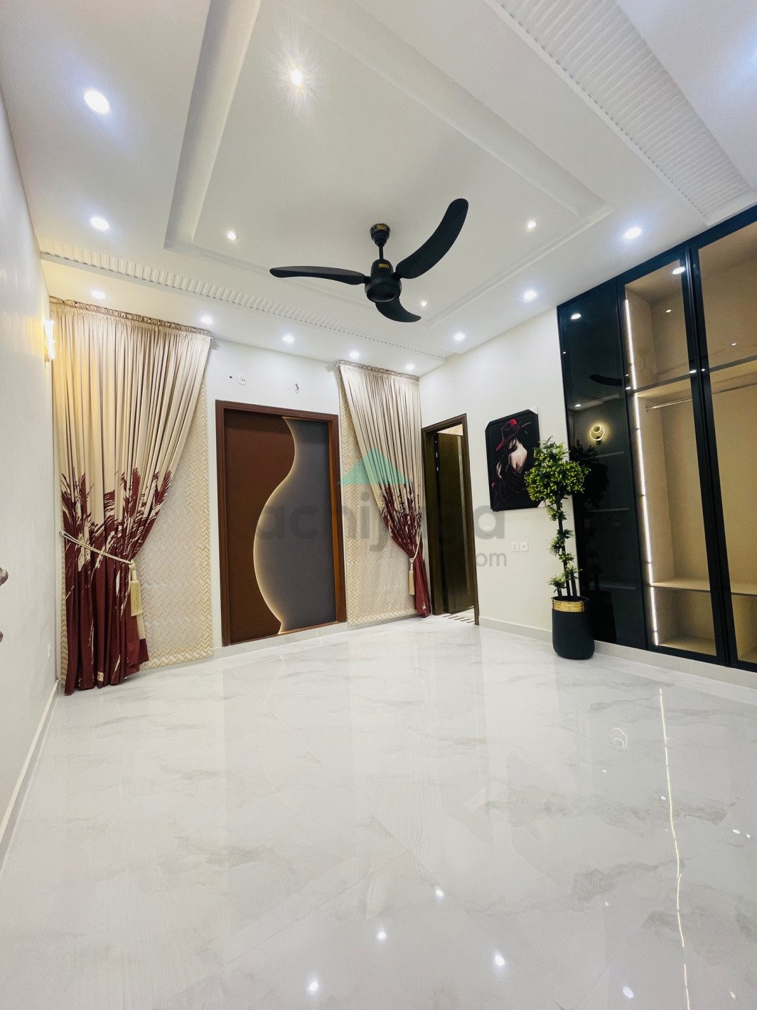 10 Marla semi furnished House for sale In Bahria Town Lahore