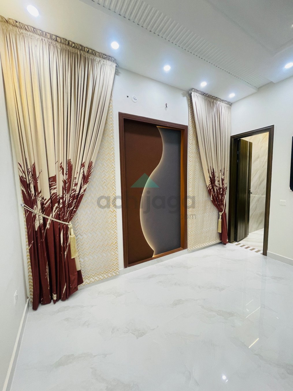 10 Marla semi furnished House for sale In Bahria Town Lahore