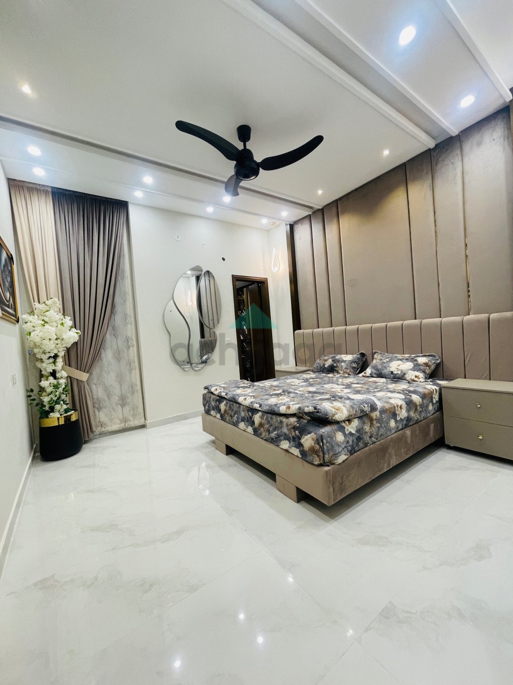 10 Marla semi furnished House for sale In Bahria Town Lahore