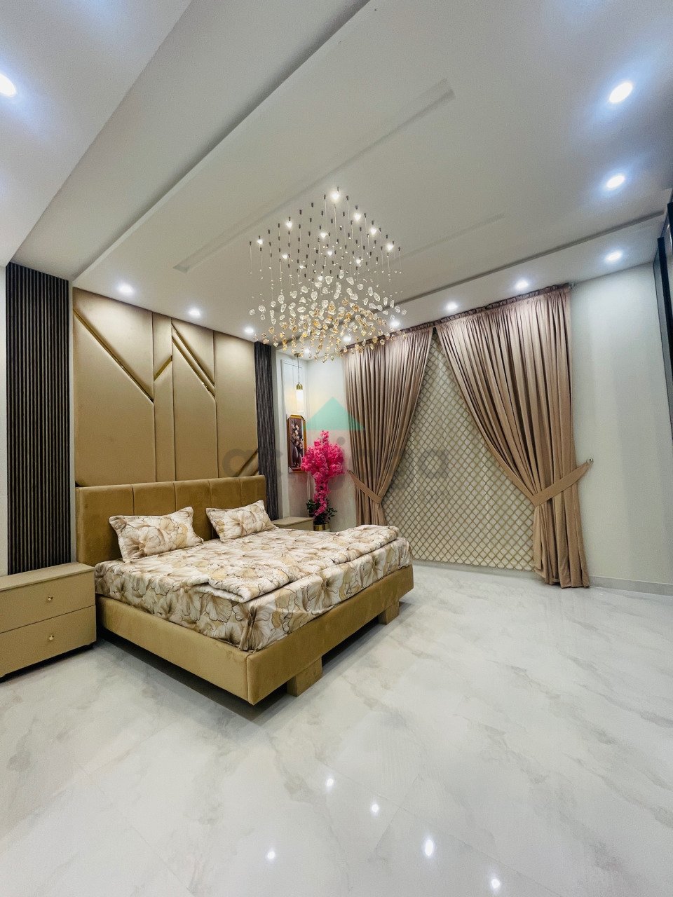 10 Marla semi furnished House for sale In Bahria Town Lahore