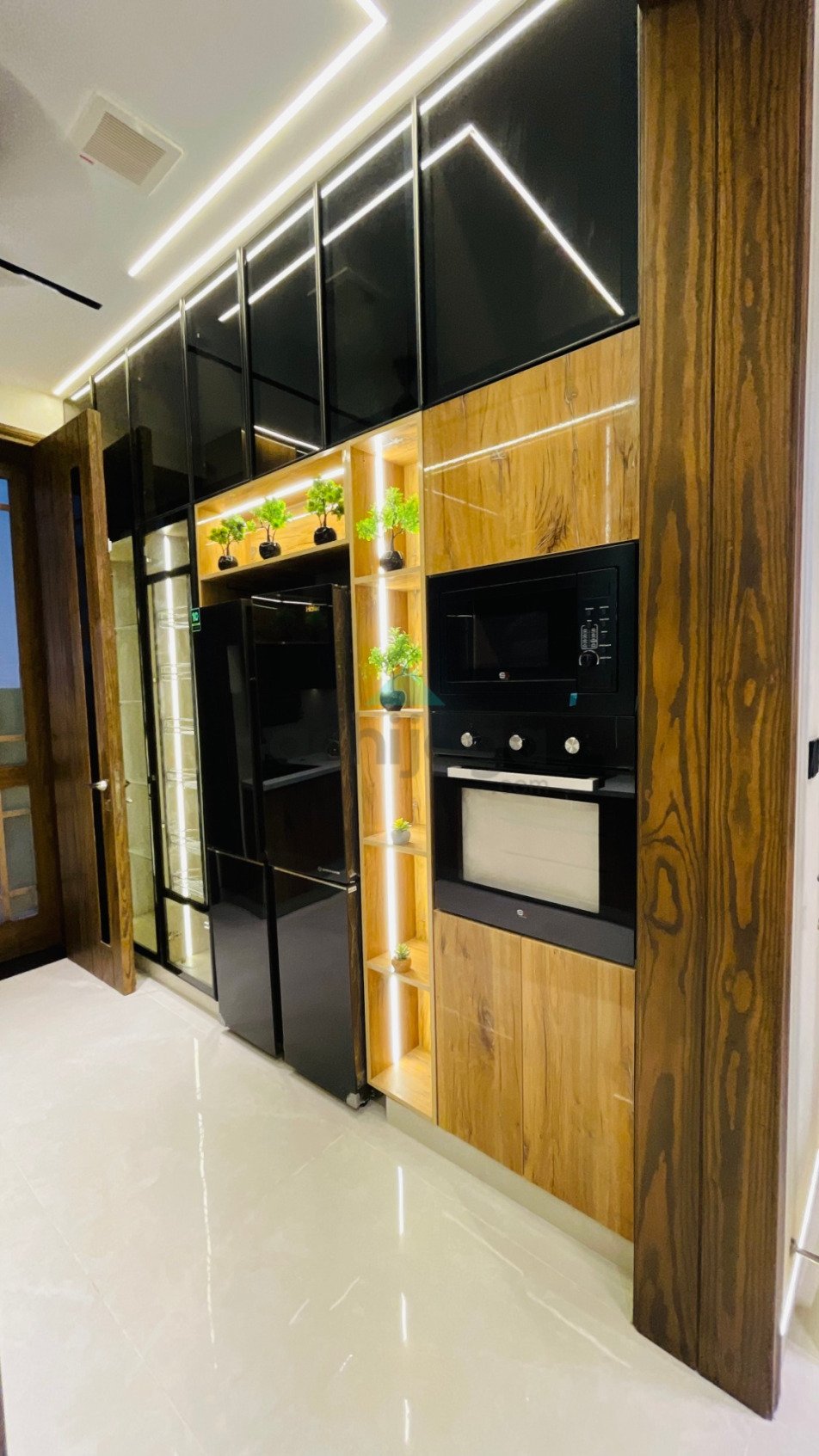 10 Marla Facing Park House For Sale in Sector B Bahria Town lahore