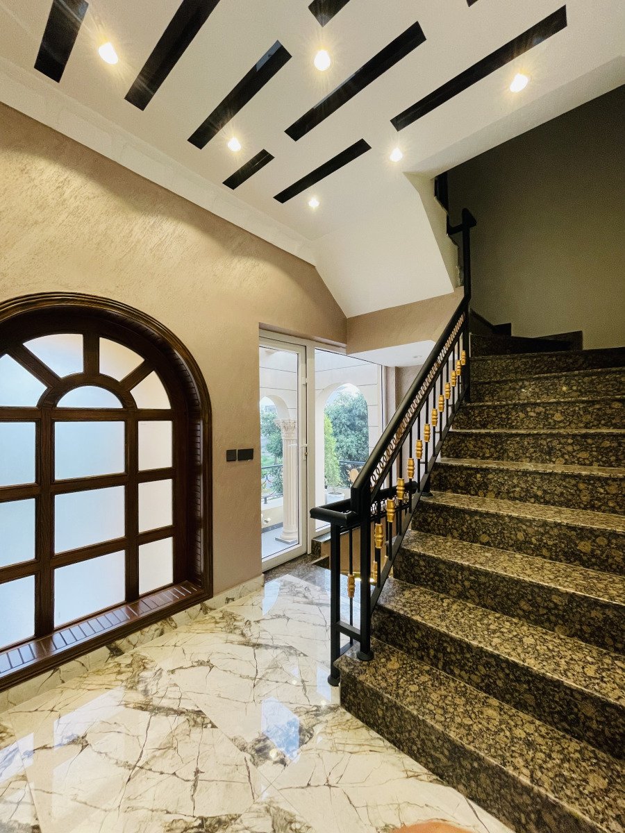 10 Marla House for Sale in Janiper Block Bahria Town Lahore