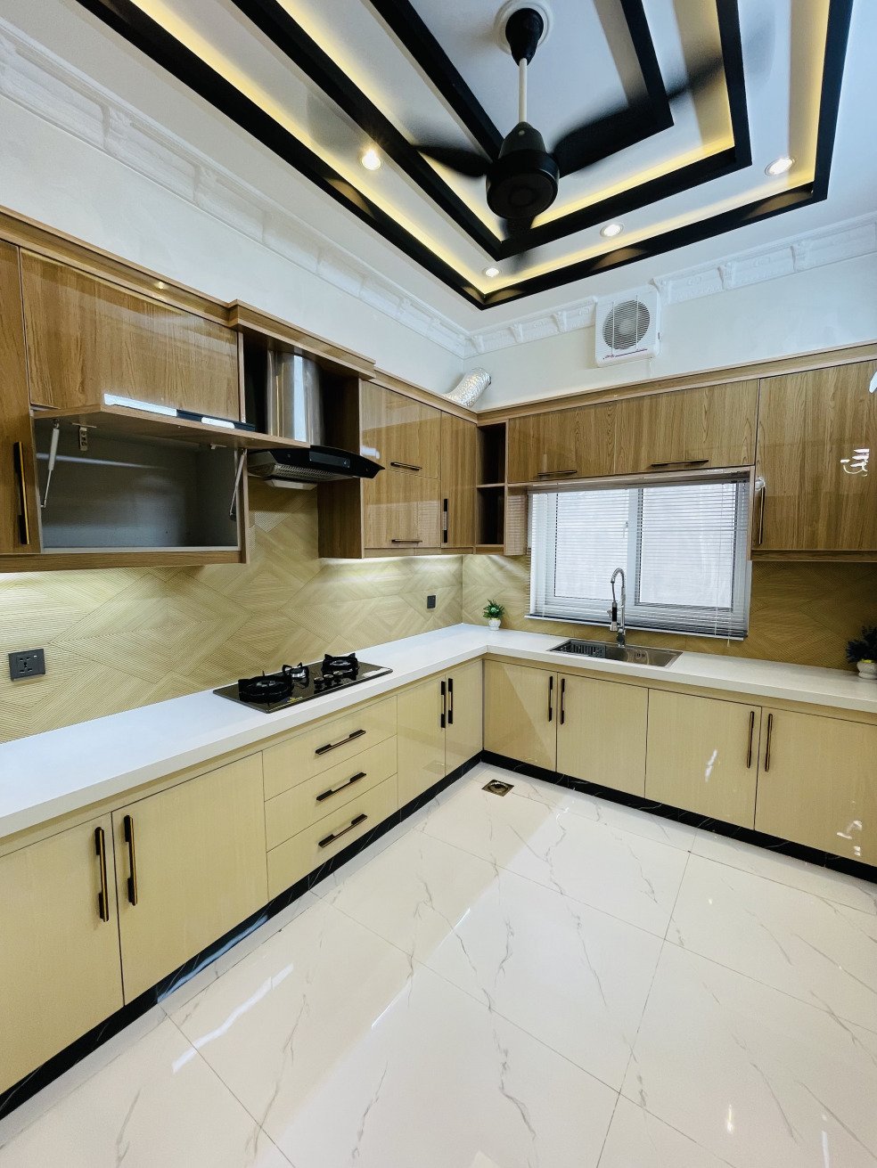 10 Marla House for Sale in Janiper Block Bahria Town Lahore