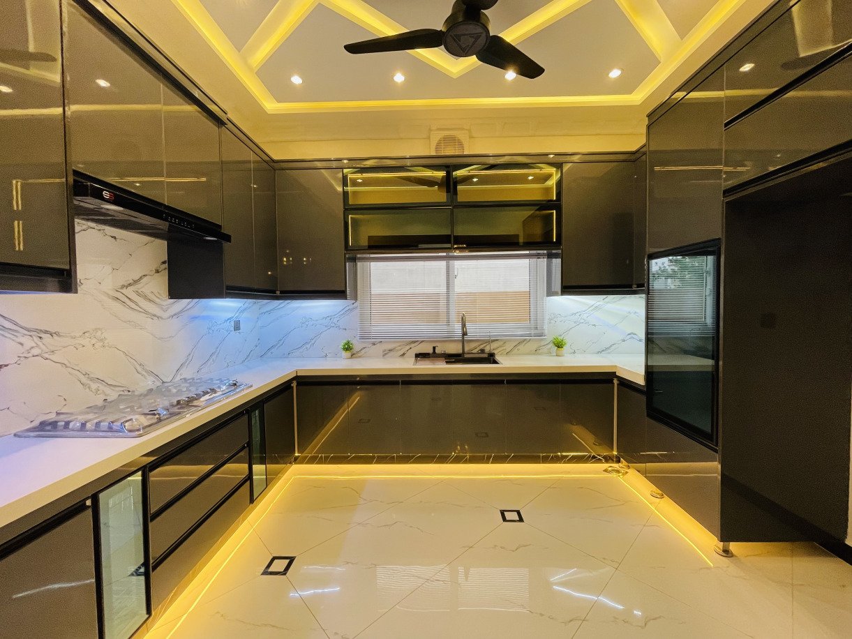 10 Marla House for Sale in Janiper Block Bahria Town Lahore