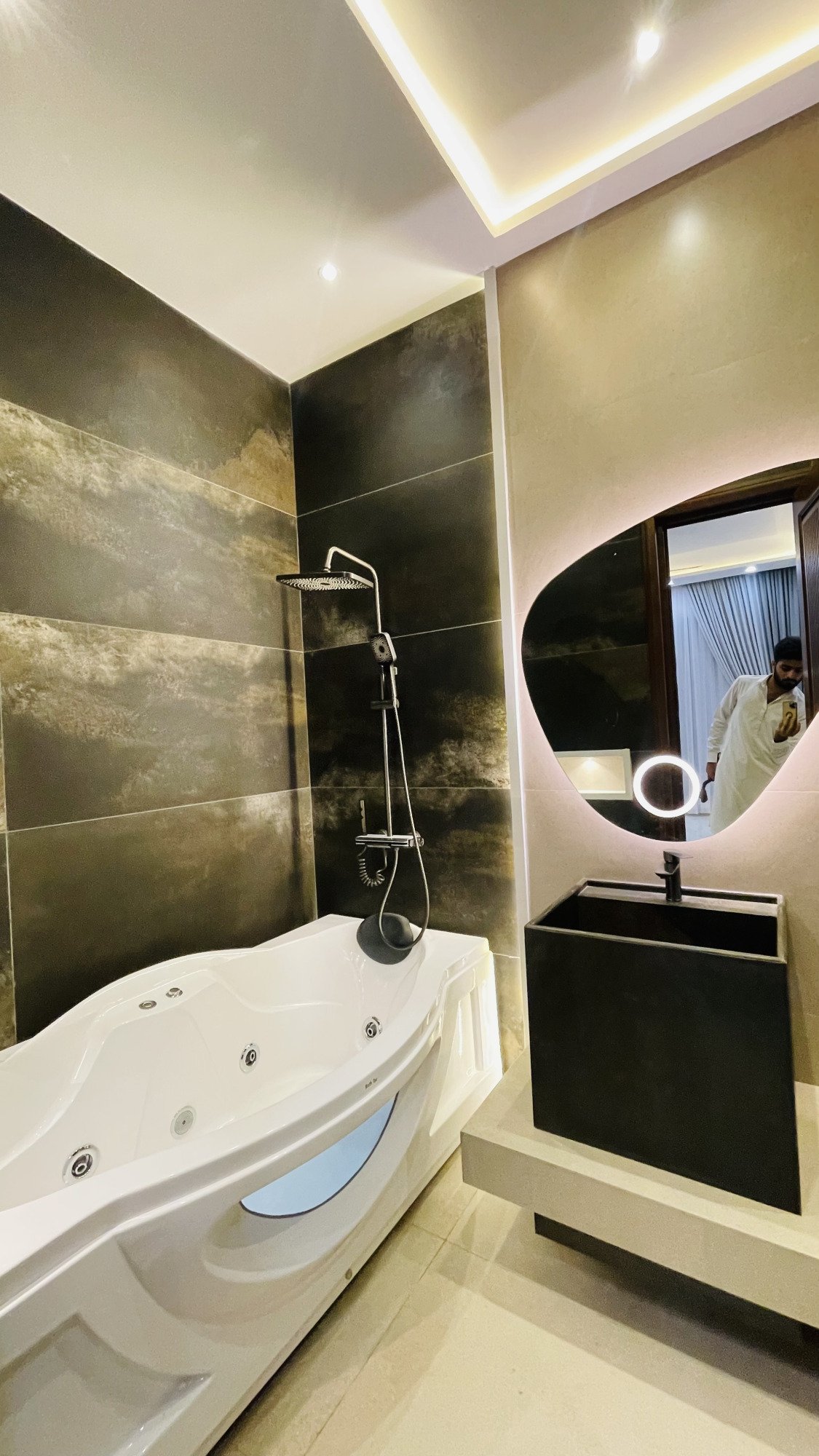 10 Marla House for Sale in Overseas B Block Bahria Town Lahore