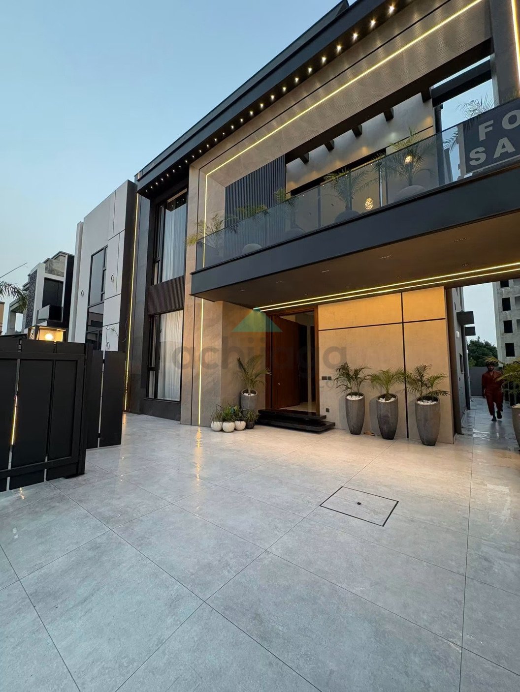 10 Marla ultra Modern Top design House for sale in Bahria Town Lahore
