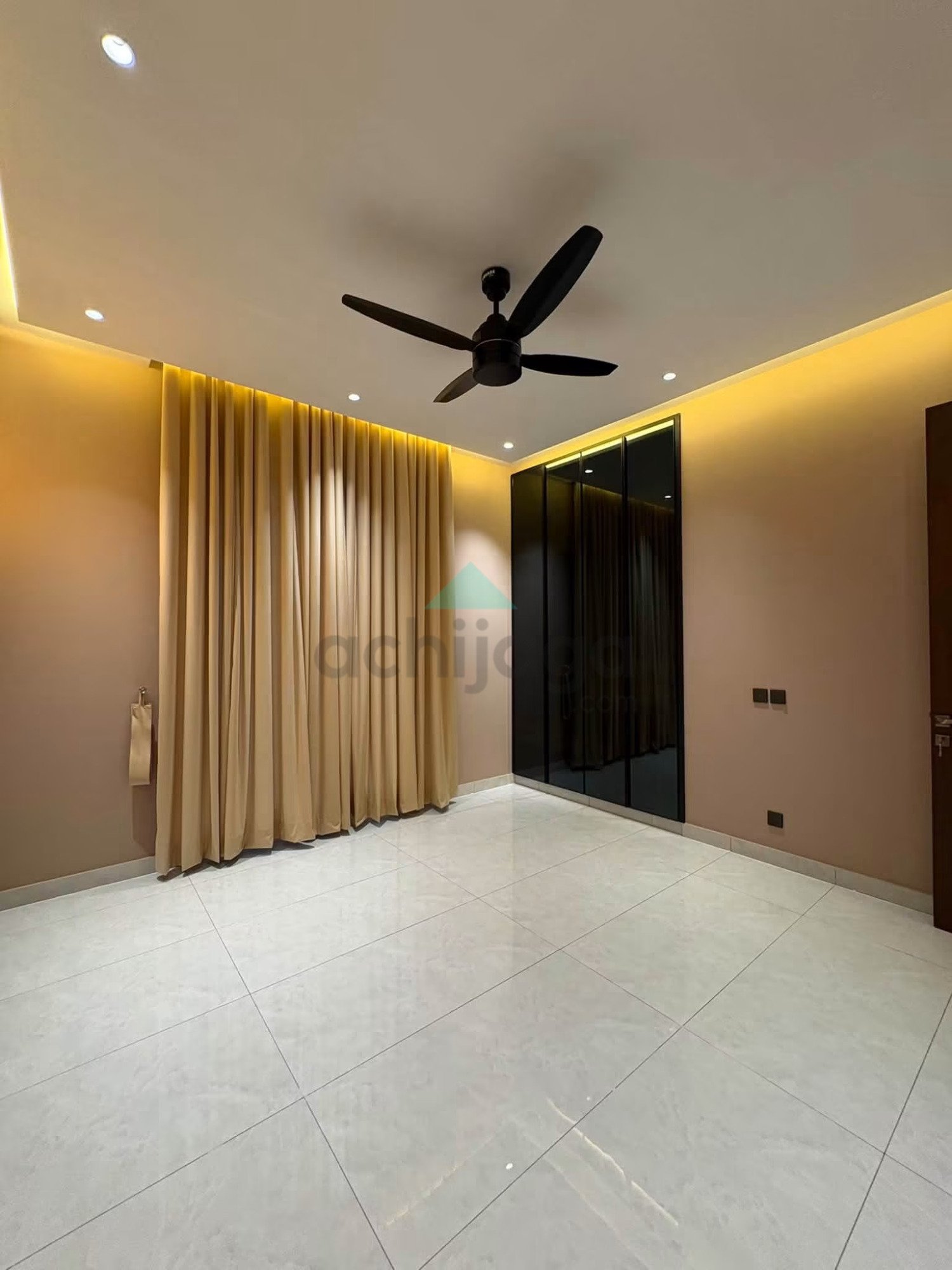 10 Marla ultra Modern Top design House for sale in Bahria Town Lahore