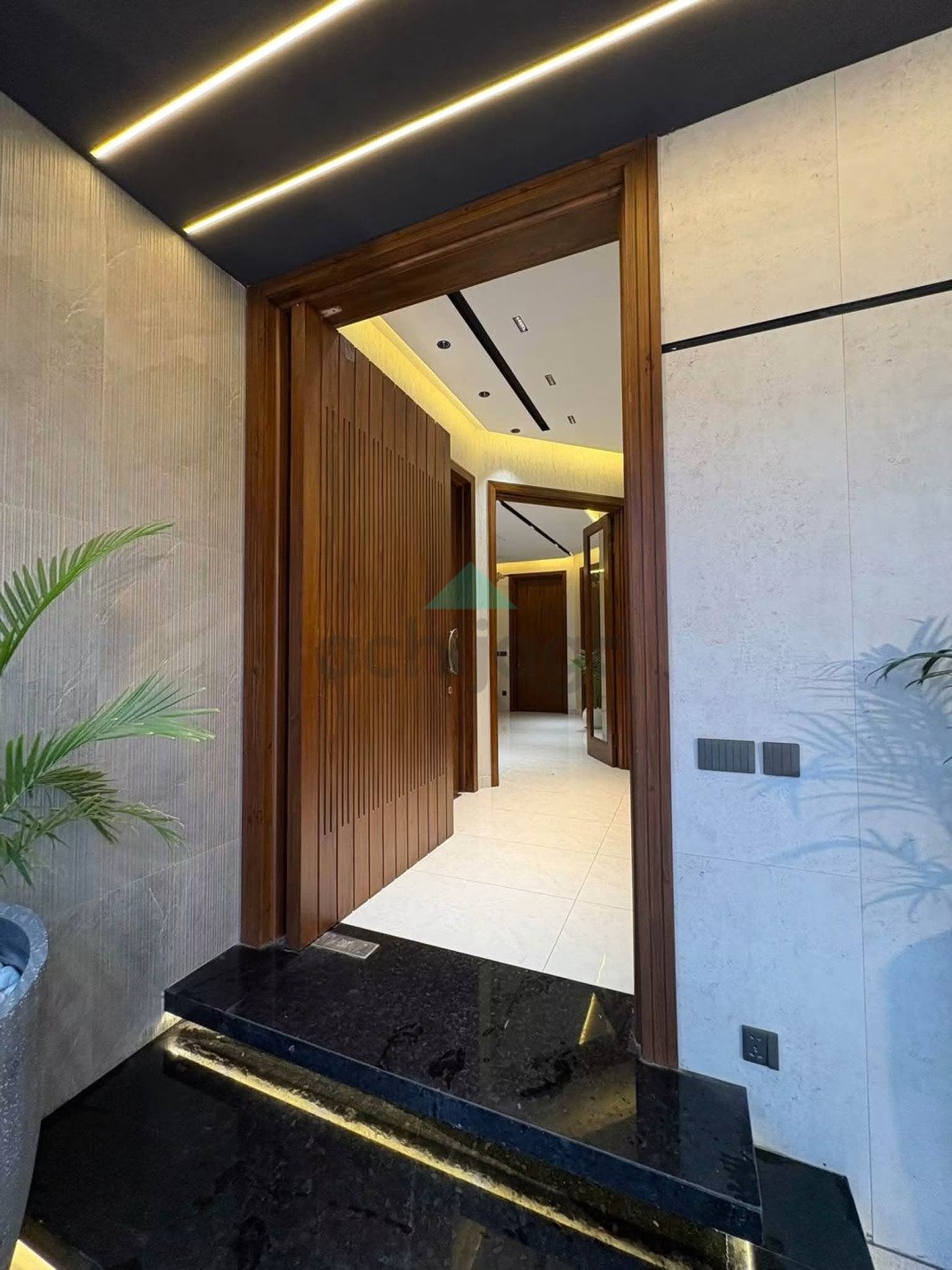 10 Marla ultra Modern Top design House for sale in Bahria Town Lahore