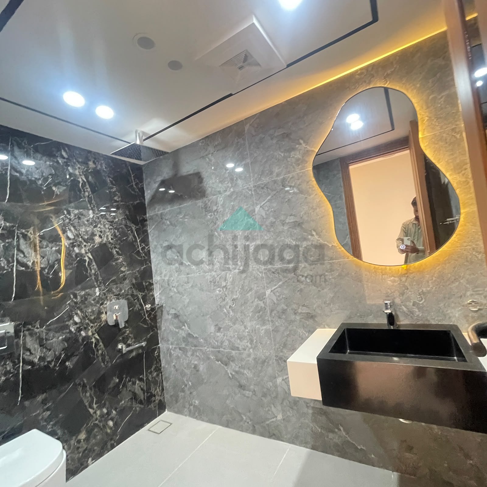 6 Marla corner House for sale in Bahria Town Lahore