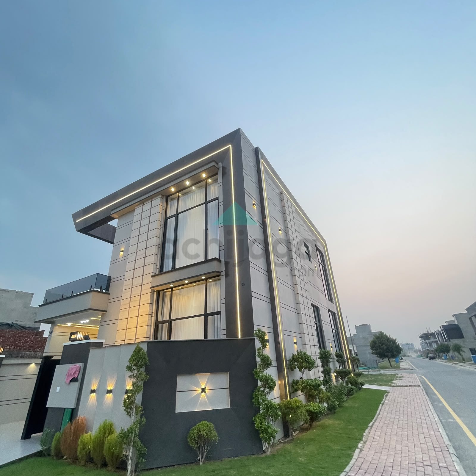 6 Marla corner House for sale in Bahria Town Lahore