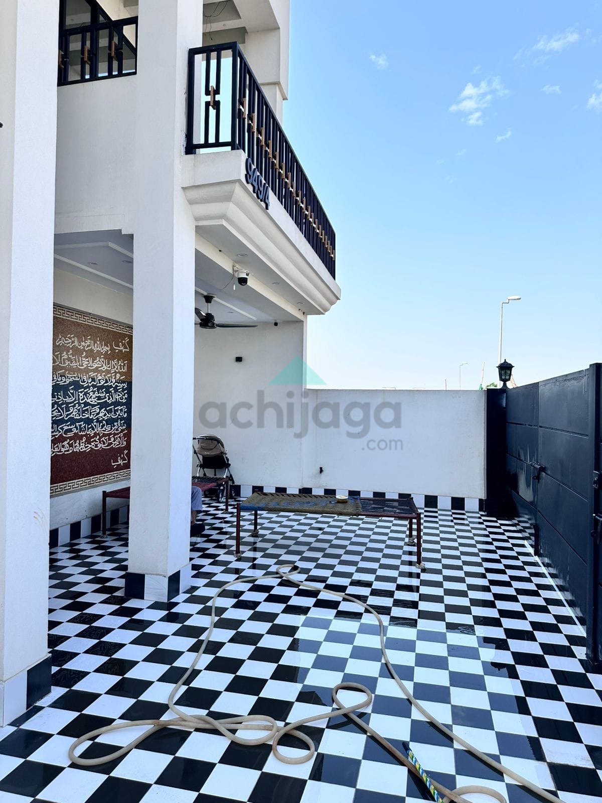 10 Marla like new House for sale in Bahria Town Lahore