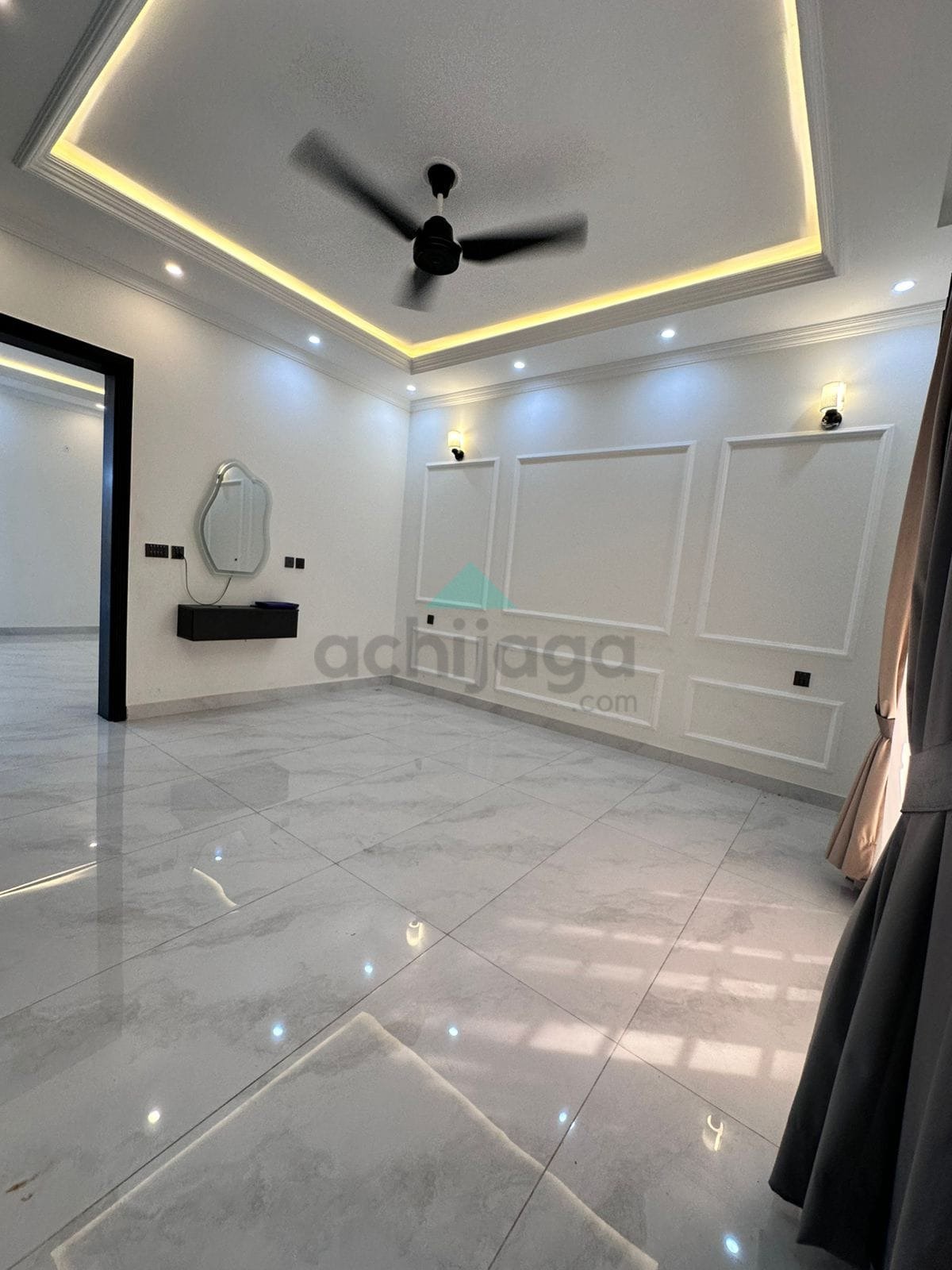 10 Marla like new House for sale in Bahria Town Lahore