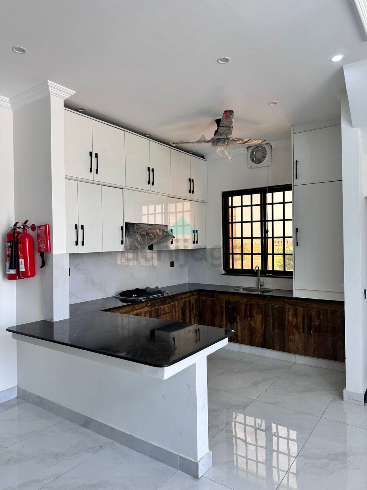 10 Marla like new House for sale in Bahria Town Lahore