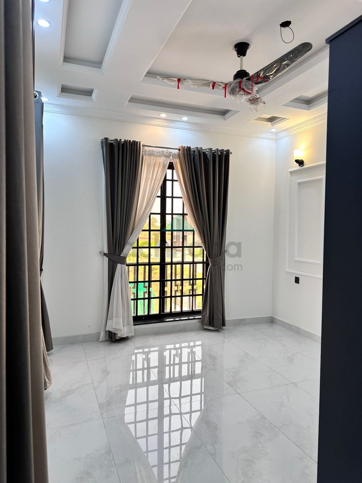 10 Marla like new House for sale in Bahria Town Lahore