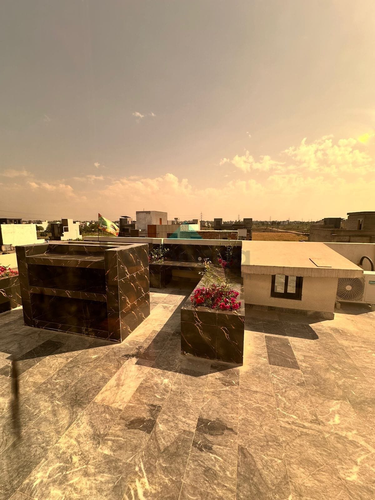 10 Marla like new House for sale in Bahria Town Lahore