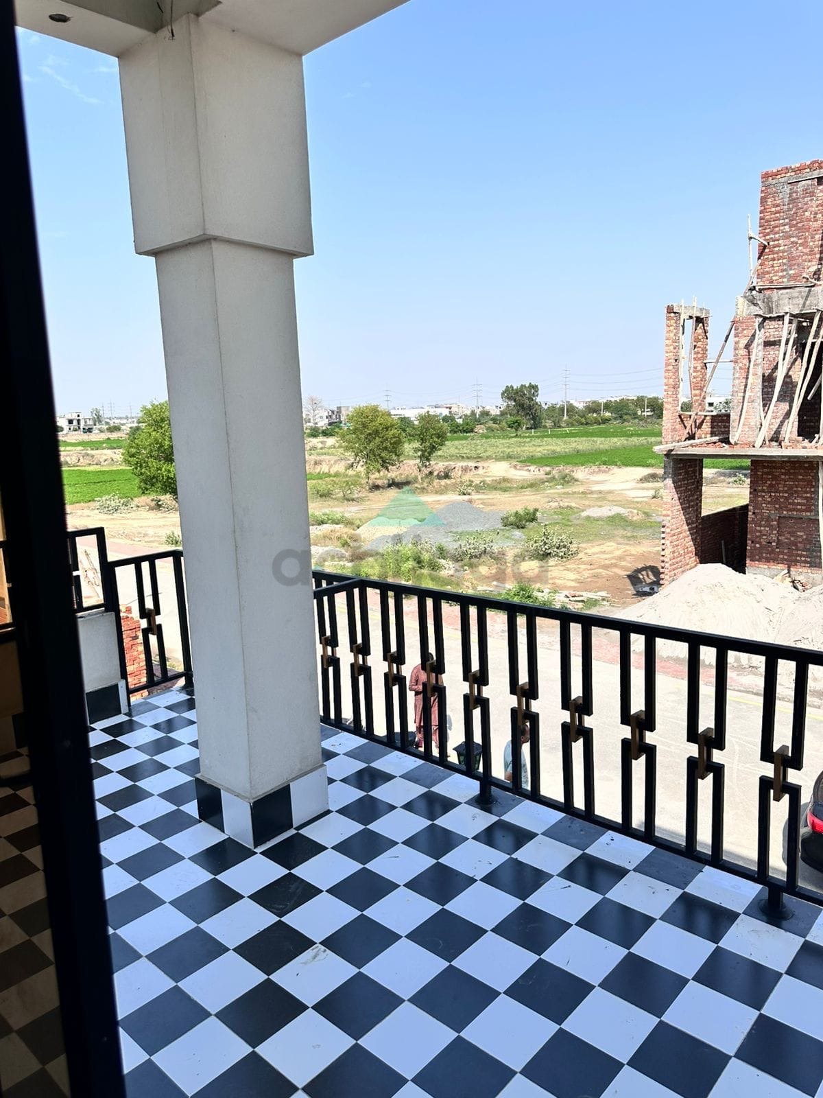 10 Marla like new House for sale in Bahria Town Lahore