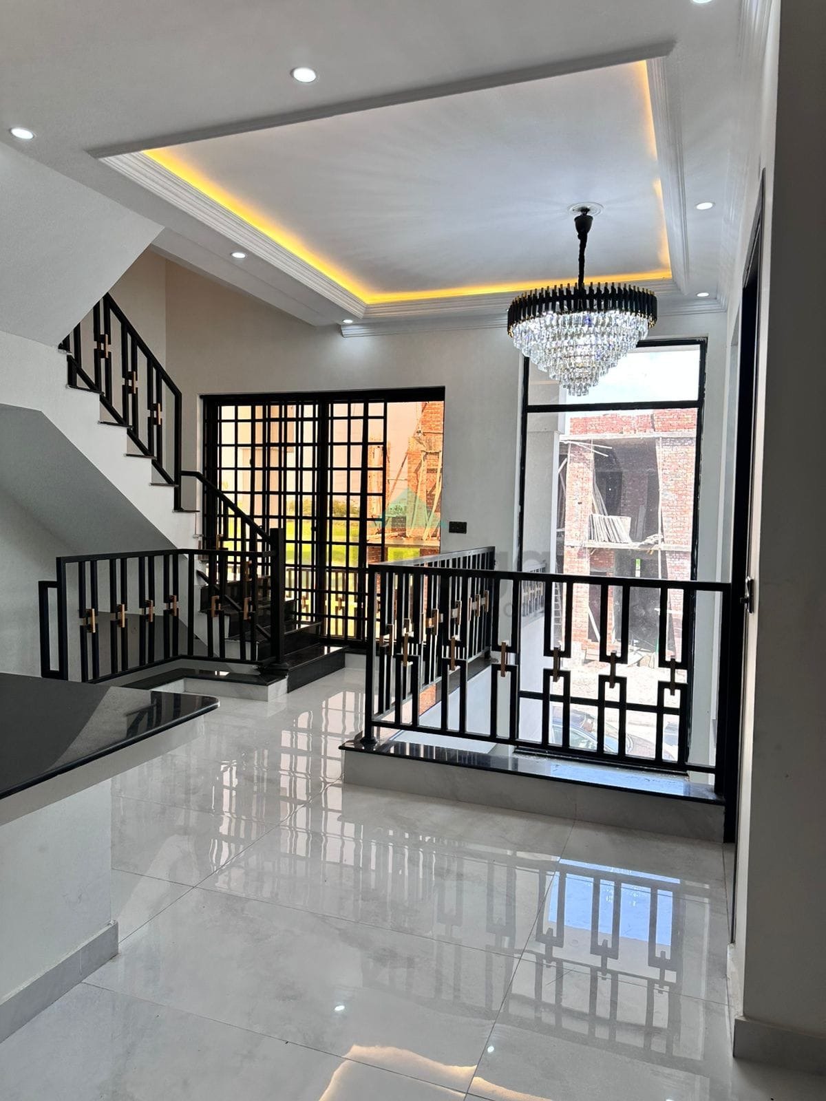 10 Marla like new House for sale in Bahria Town Lahore