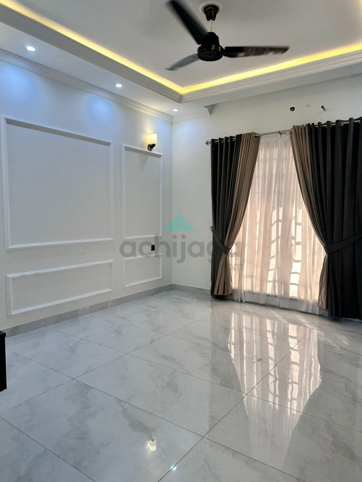 10 Marla like new House for sale in Bahria Town Lahore