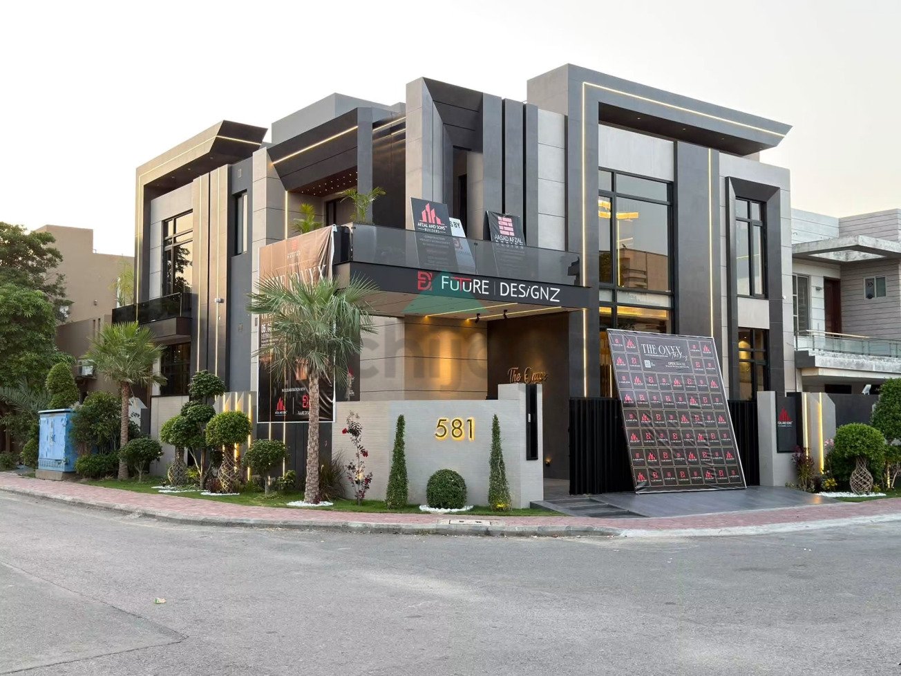 13.5 Marla corner Most beautiful luxurious House for sale In Bahria Town Lahore Hot location