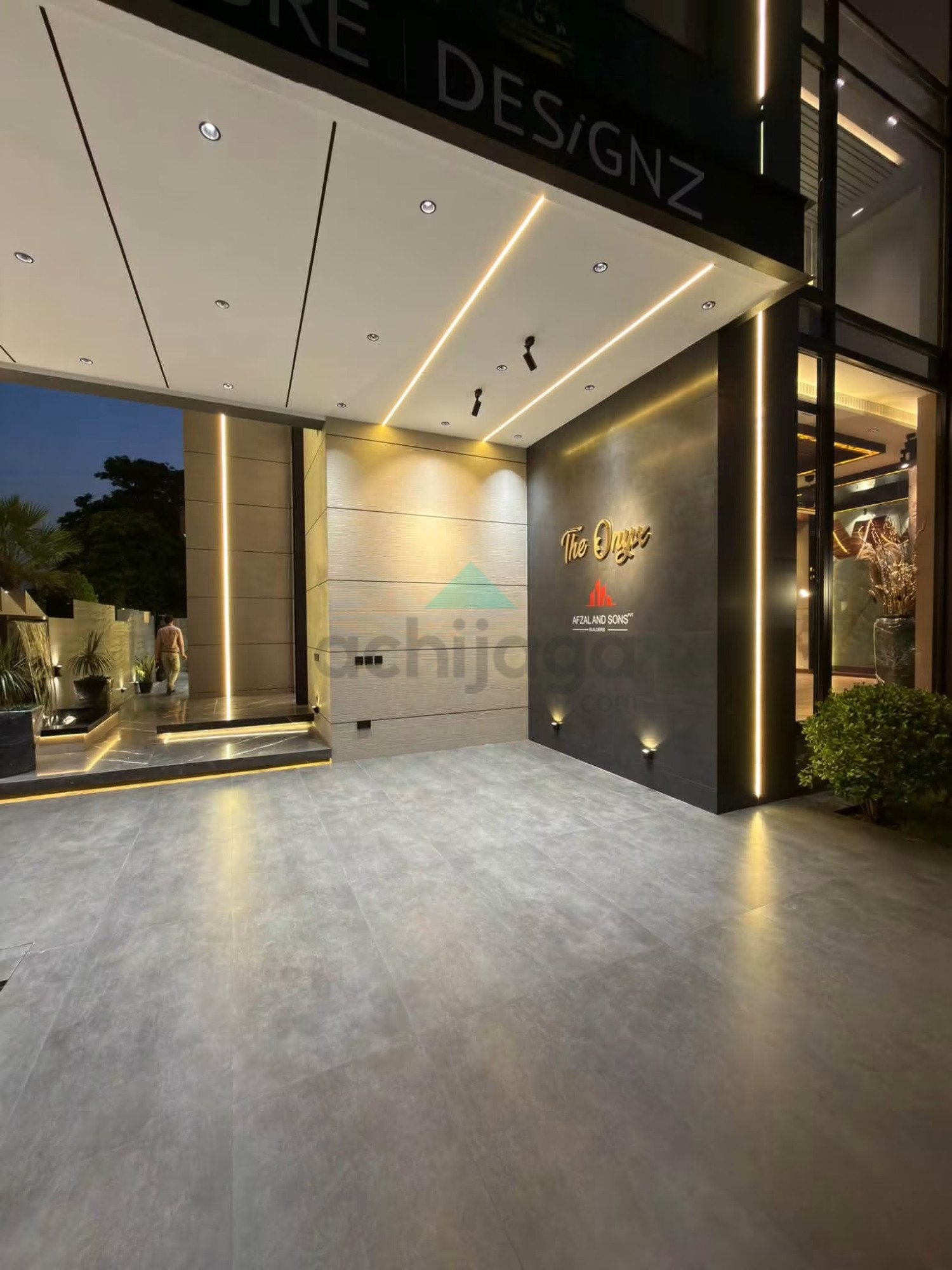 13.5 Marla corner Most beautiful luxurious House for sale In Bahria Town Lahore Hot location