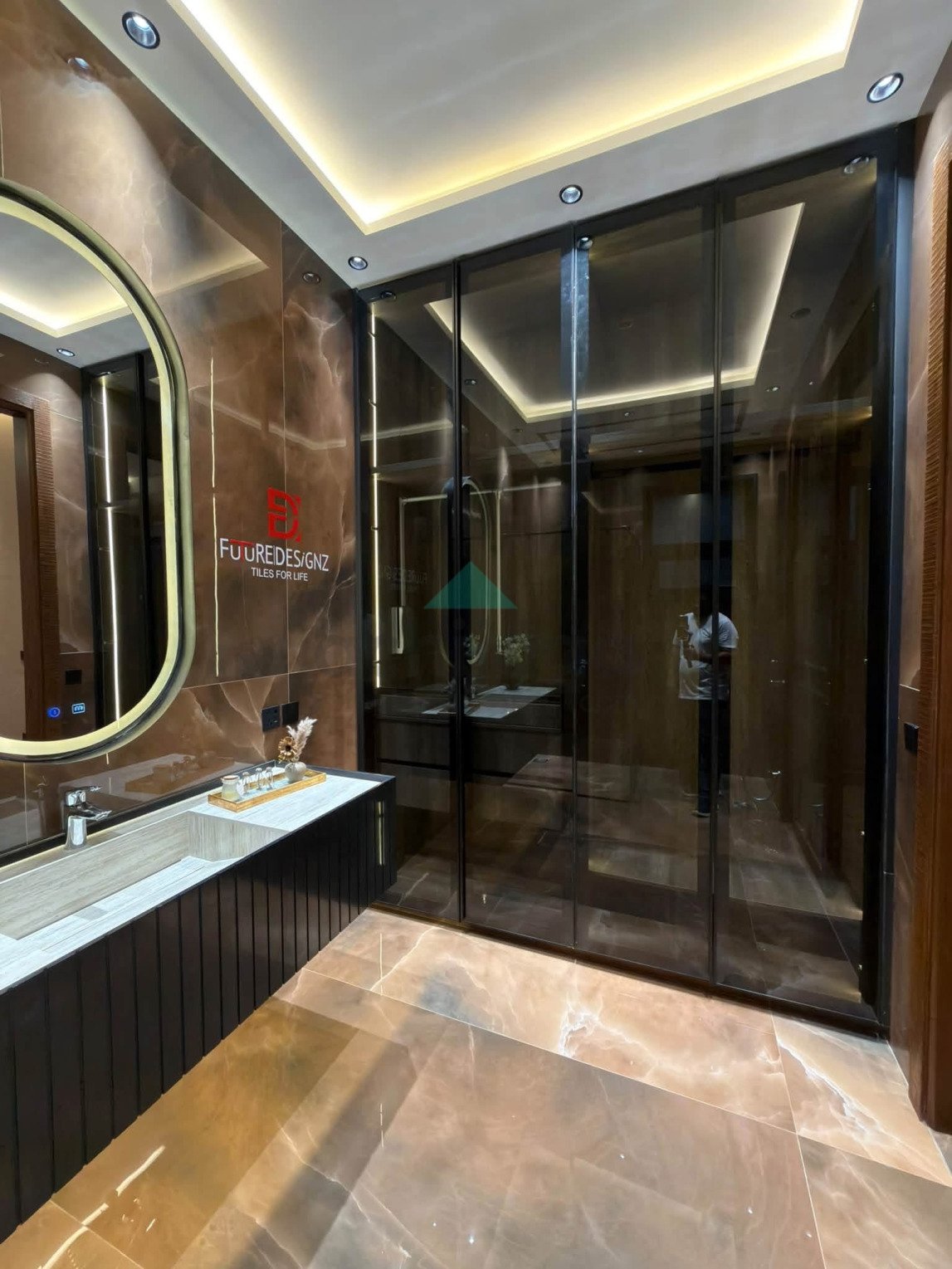 13.5 Marla corner Most beautiful luxurious House for sale In Bahria Town Lahore Hot location