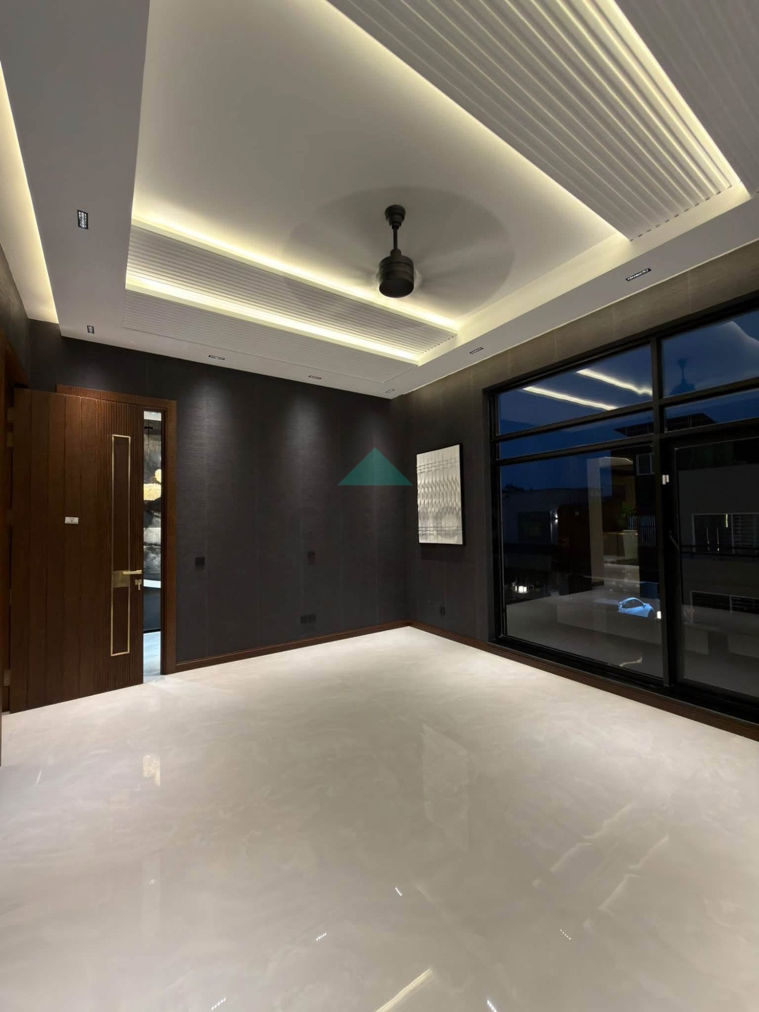 13.5 Marla corner Most beautiful luxurious House for sale In Bahria Town Lahore Hot location
