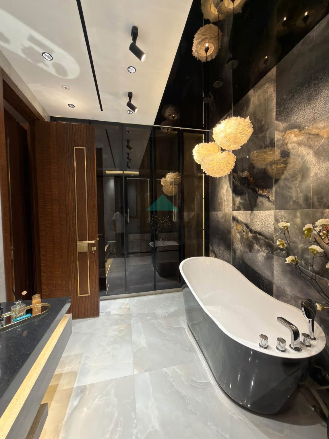 13.5 Marla corner Most beautiful luxurious House for sale In Bahria Town Lahore Hot location