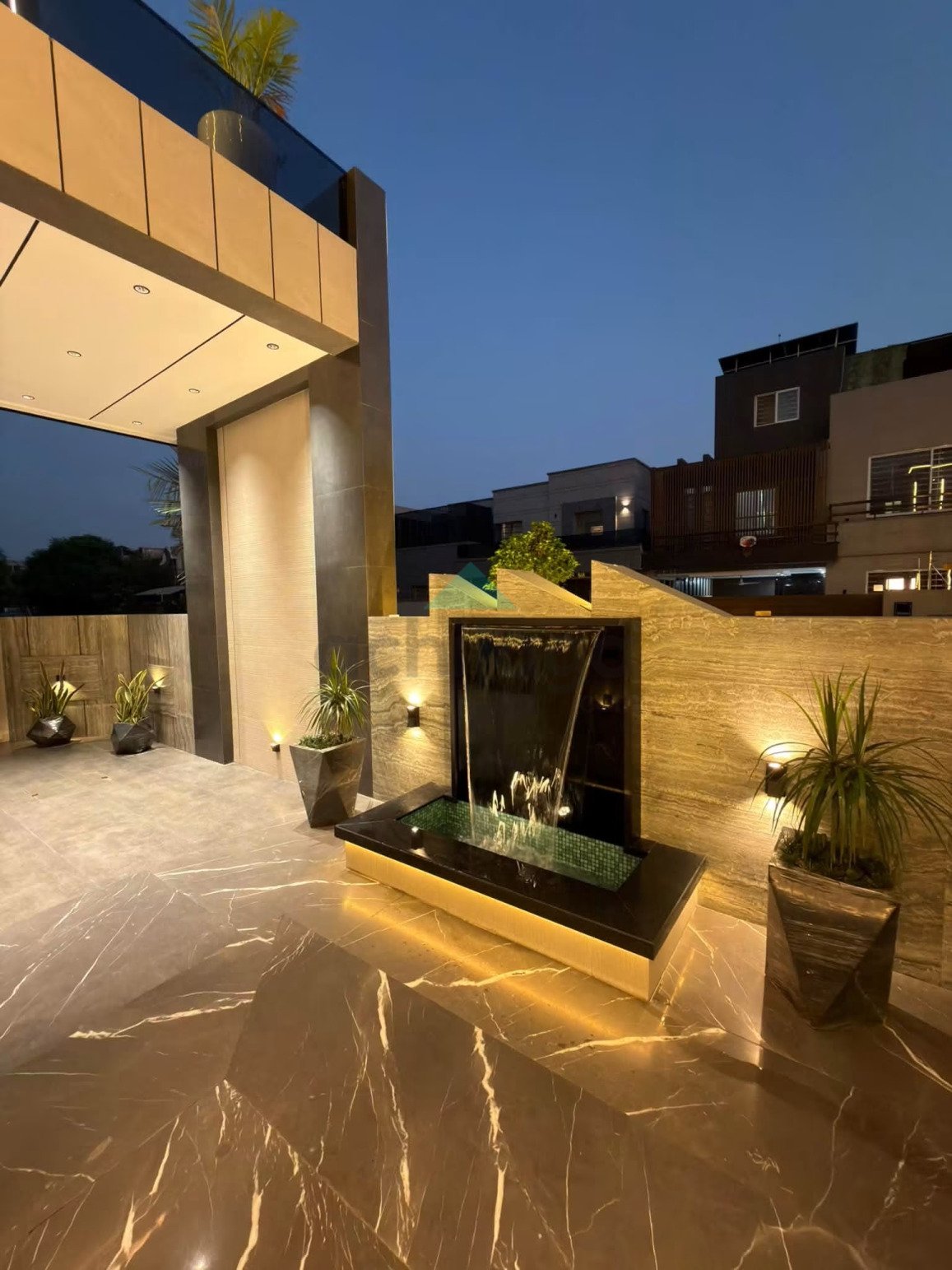 13.5 Marla corner Most beautiful luxurious House for sale In Bahria Town Lahore Hot location
