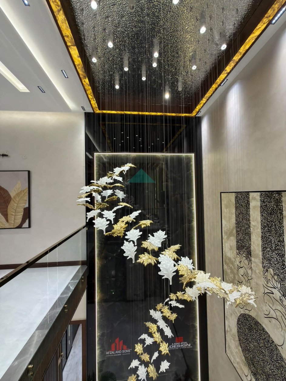 13.5 Marla corner Most beautiful luxurious House for sale In Bahria Town Lahore Hot location