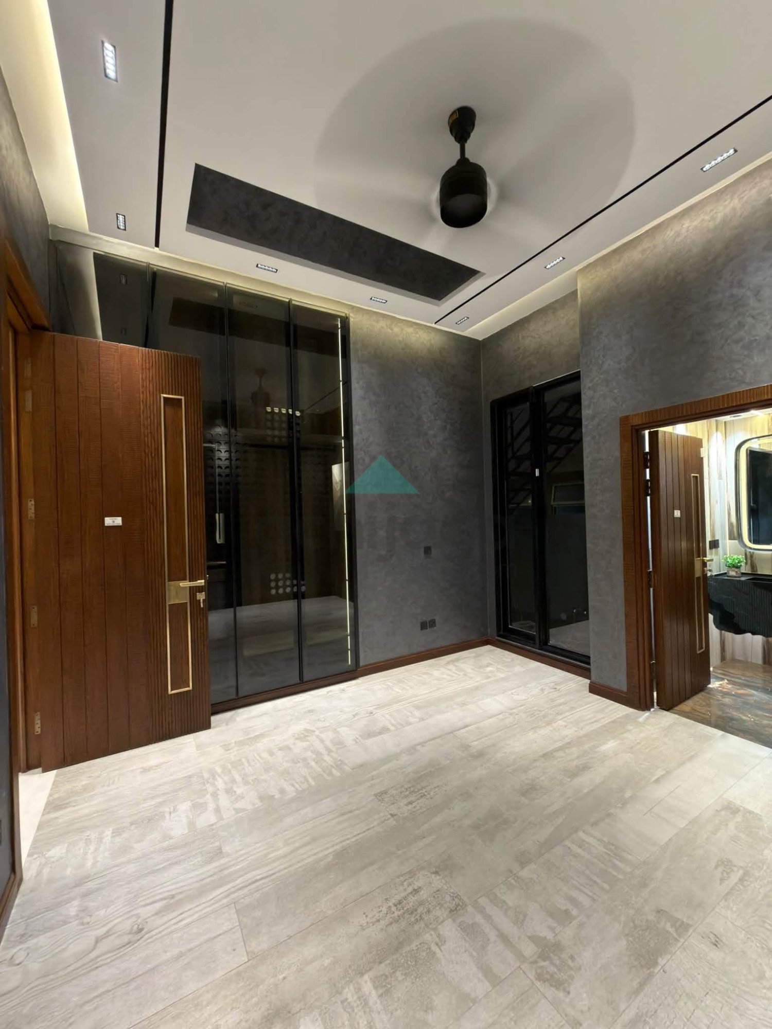13.5 Marla corner Most beautiful luxurious House for sale In Bahria Town Lahore Hot location