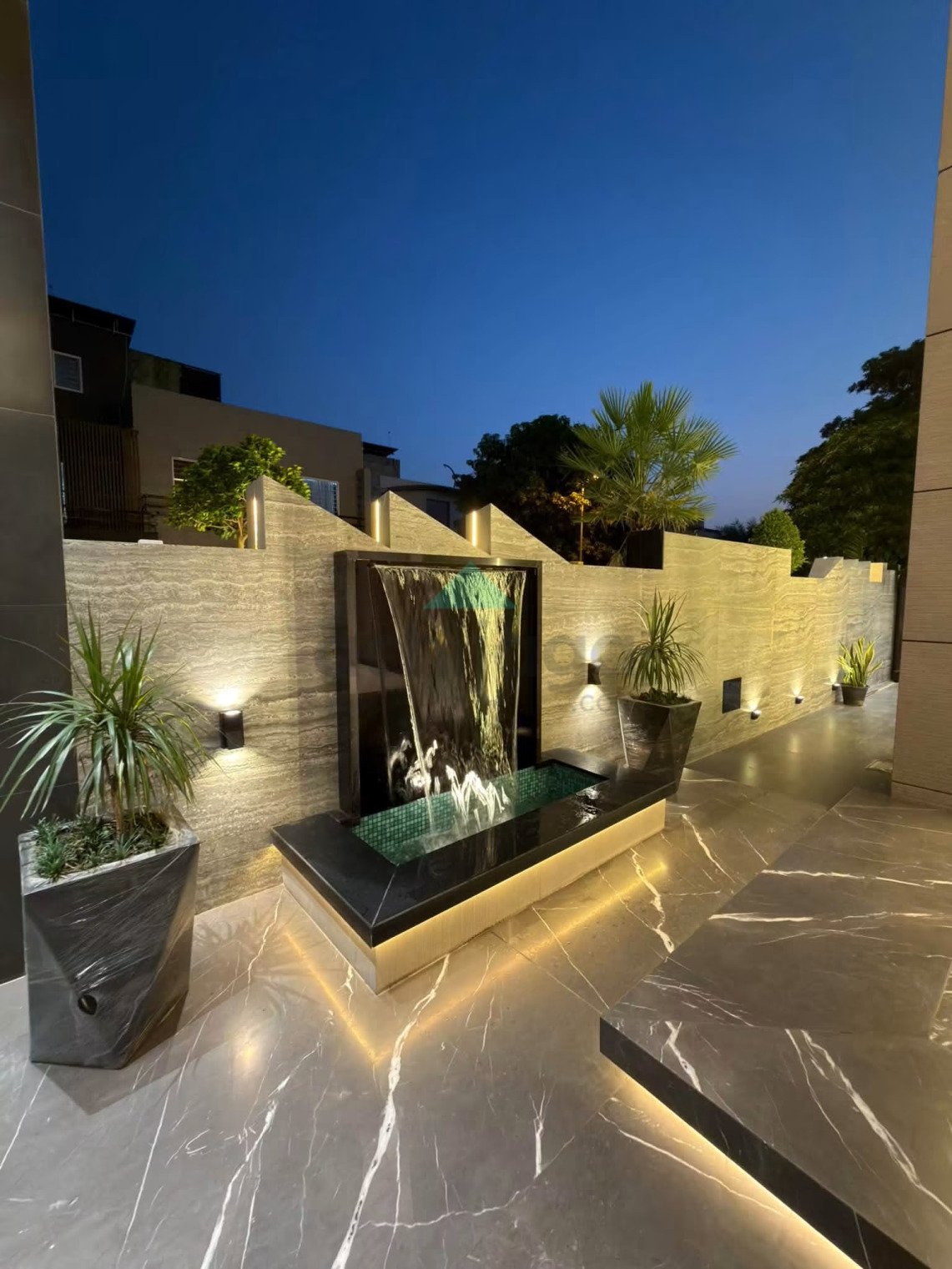 13.5 Marla corner Most beautiful luxurious House for sale In Bahria Town Lahore Hot location