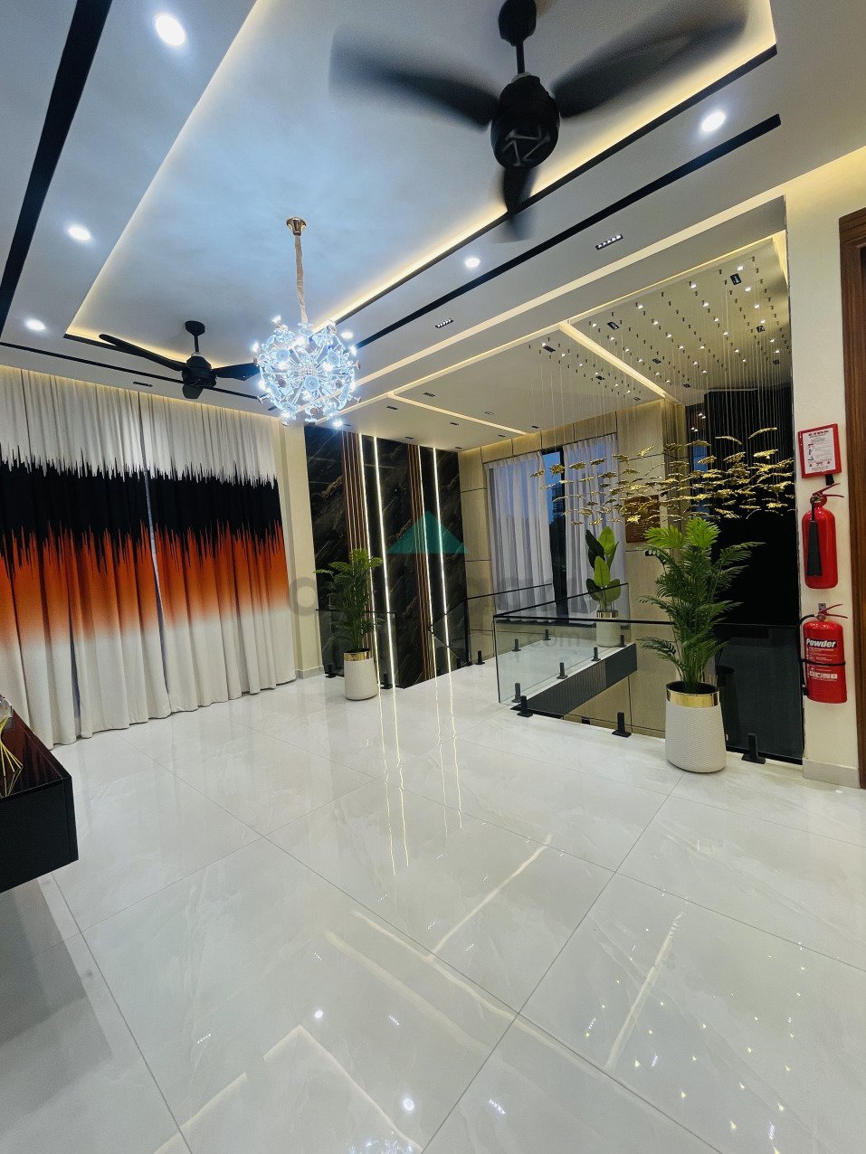 10 Marla Most beautiful luxurious House for sale In Bahria Town Lahore