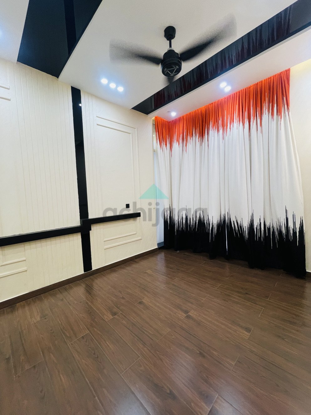10 Marla Most beautiful luxurious House for sale In Bahria Town Lahore
