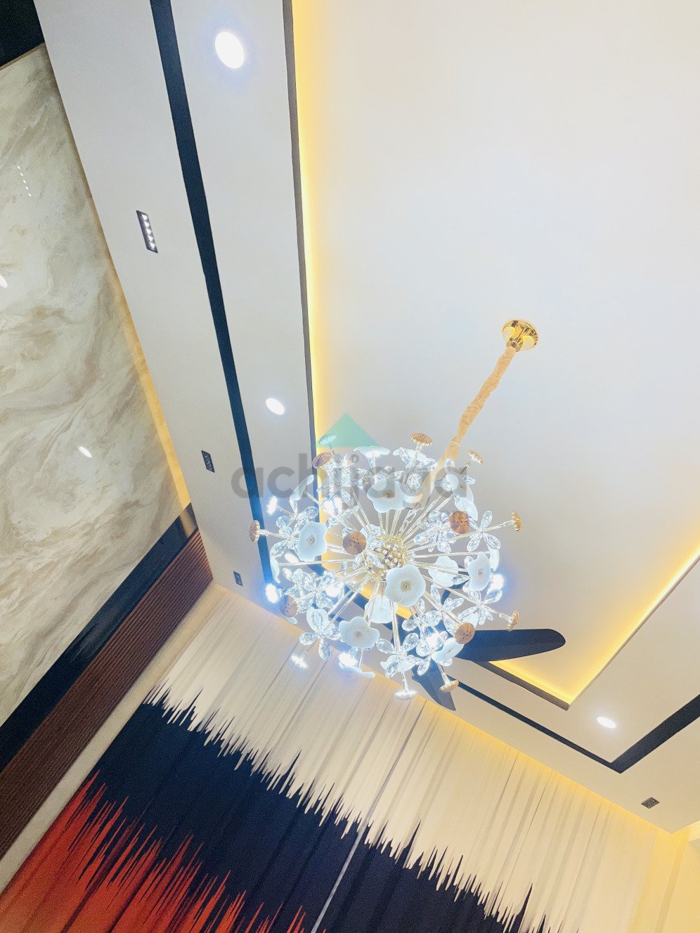 10 Marla Most beautiful luxurious House for sale In Bahria Town Lahore