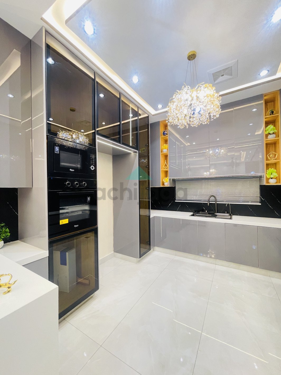 10 Marla Most beautiful luxurious House for sale In Bahria Town Lahore